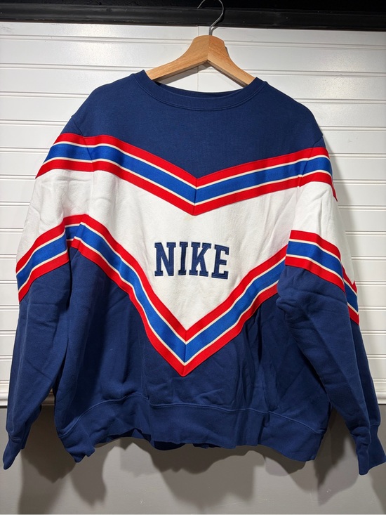 Nike Tops - Nike Women’s Navy, White & Red Chevron Crewneck Sweater